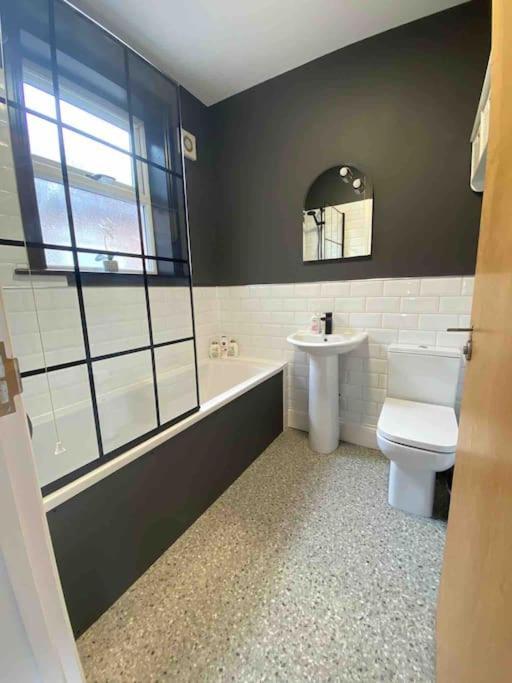 エムズワース1 Bed Flat With Parking Near Town Centreアパートメント エクステリア 写真