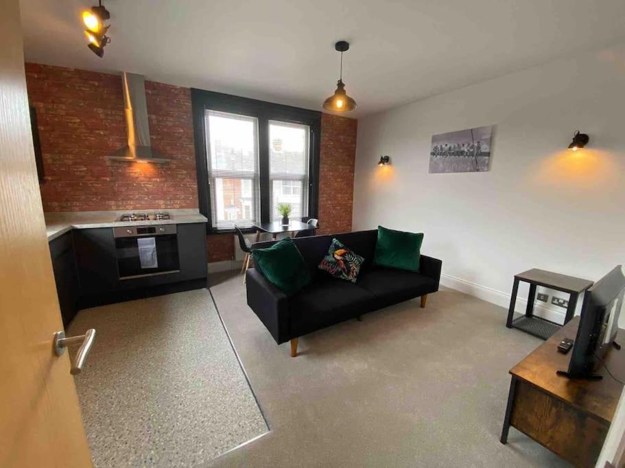 エムズワース1 Bed Flat With Parking Near Town Centreアパートメント エクステリア 写真